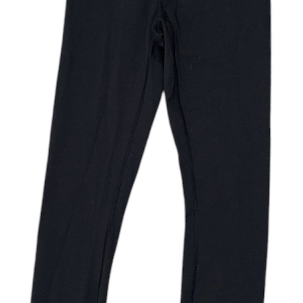 Black Leggings with Form-Fitting Design and Stretchy Material